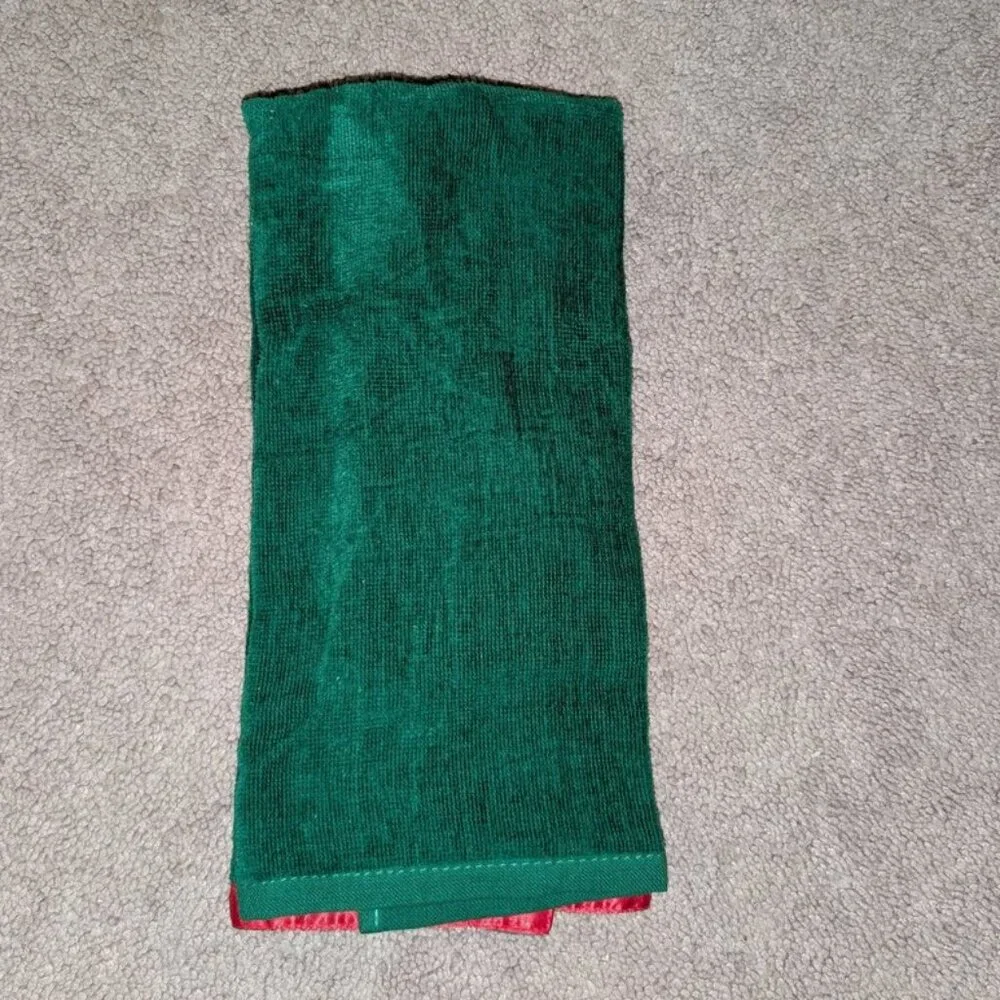 NEW Vintage Embroidered Christmas Holly Berry Leaves Deer Baby Doe Hand Towel